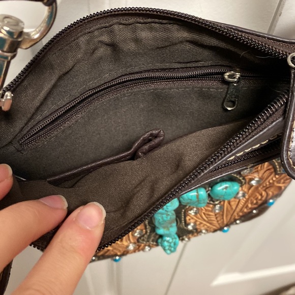 Western crossbody purse. EXCELLENT like new condition - Picture 2 of 3